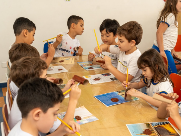 Semanas temáticas e campanhas de conscientização: quando o calendário vira projeto